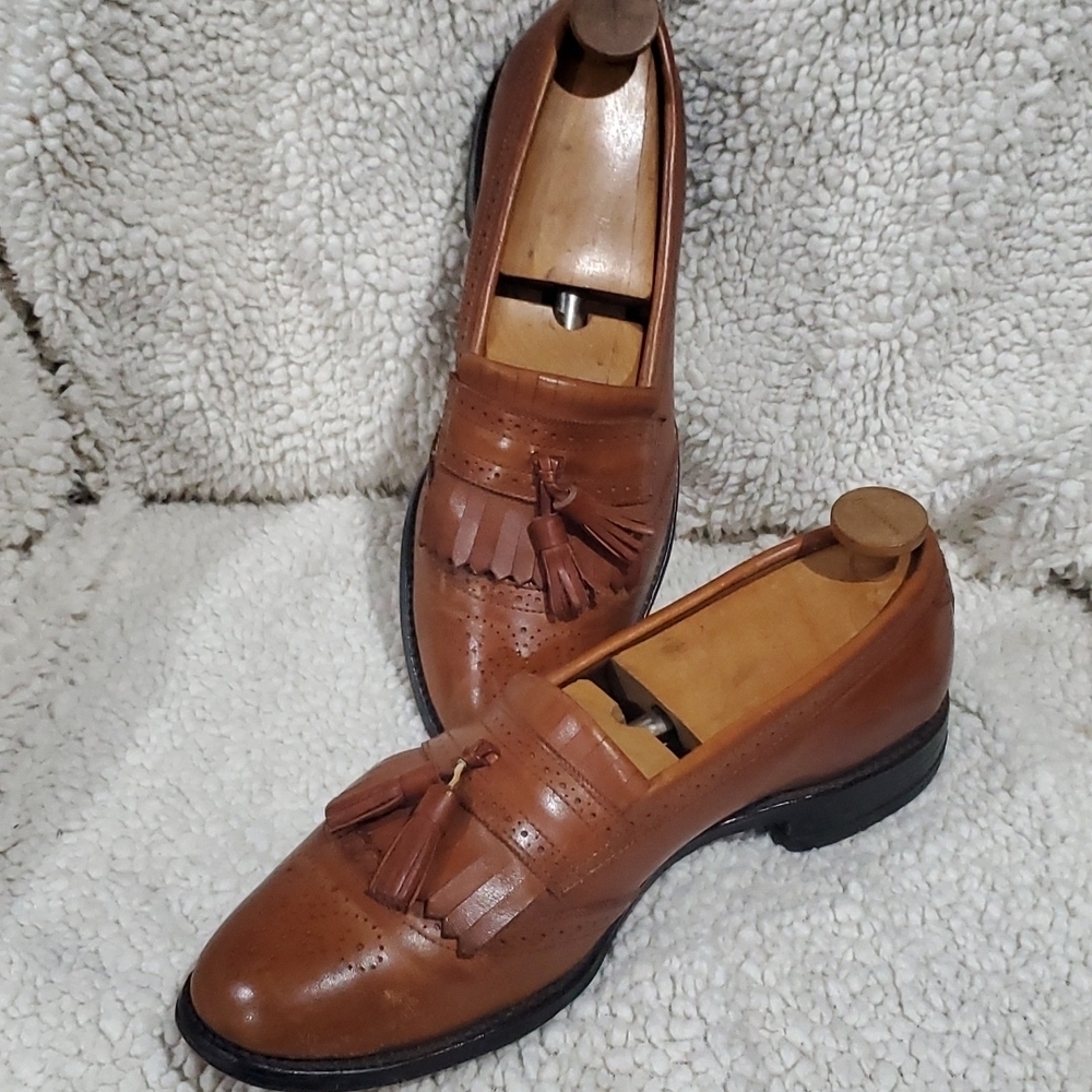 Allen Edmonds Bridgeton tan leather slip on perforated loafer
